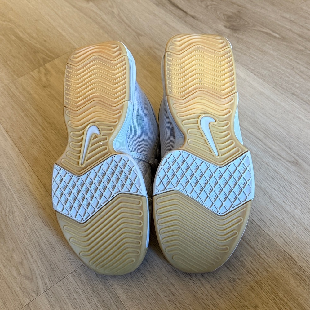 Nike Men’s Basketball Shoes in Light Gray - Picture 5 of 7